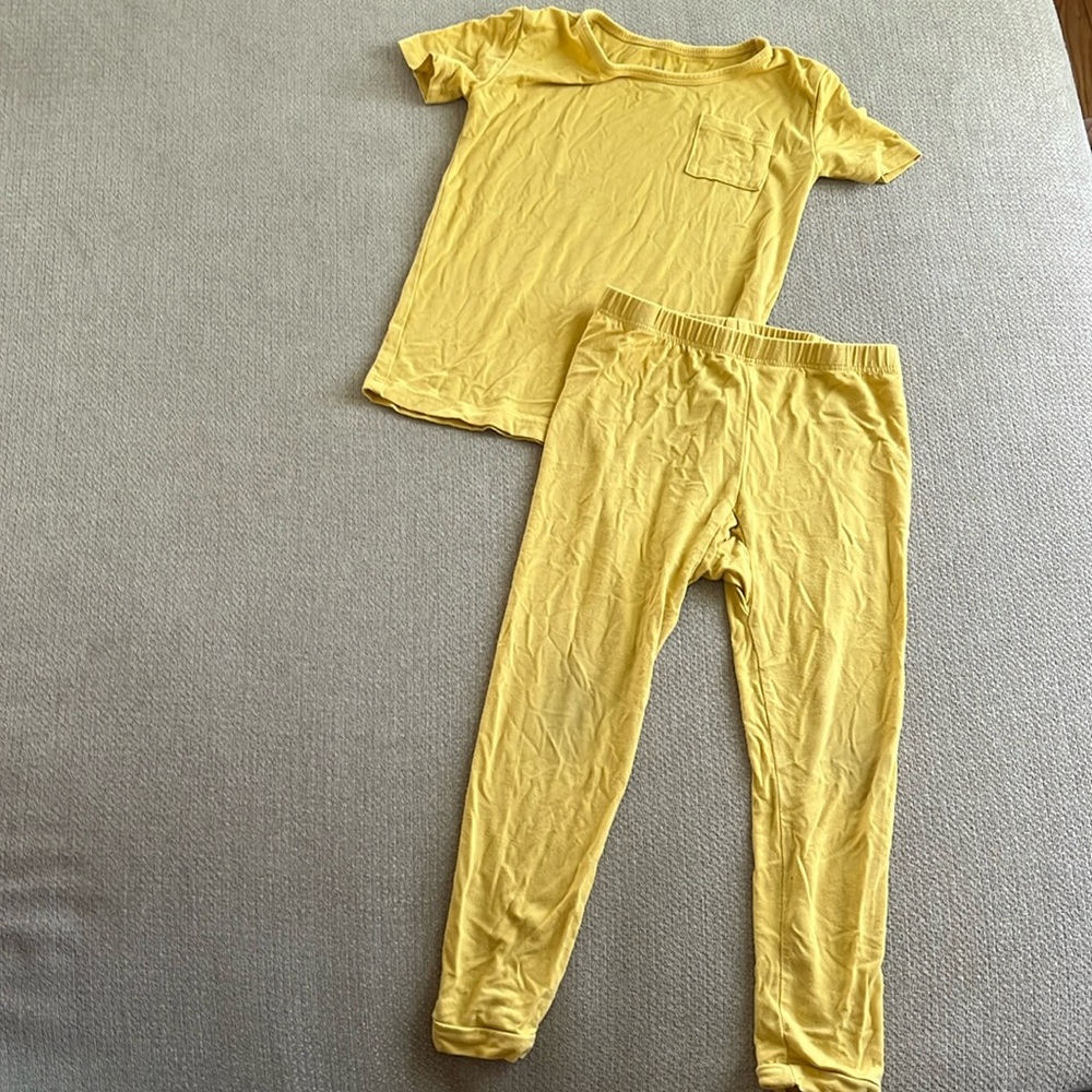 Kyte Baby short sleeve top with long bottom pj set Size 3t